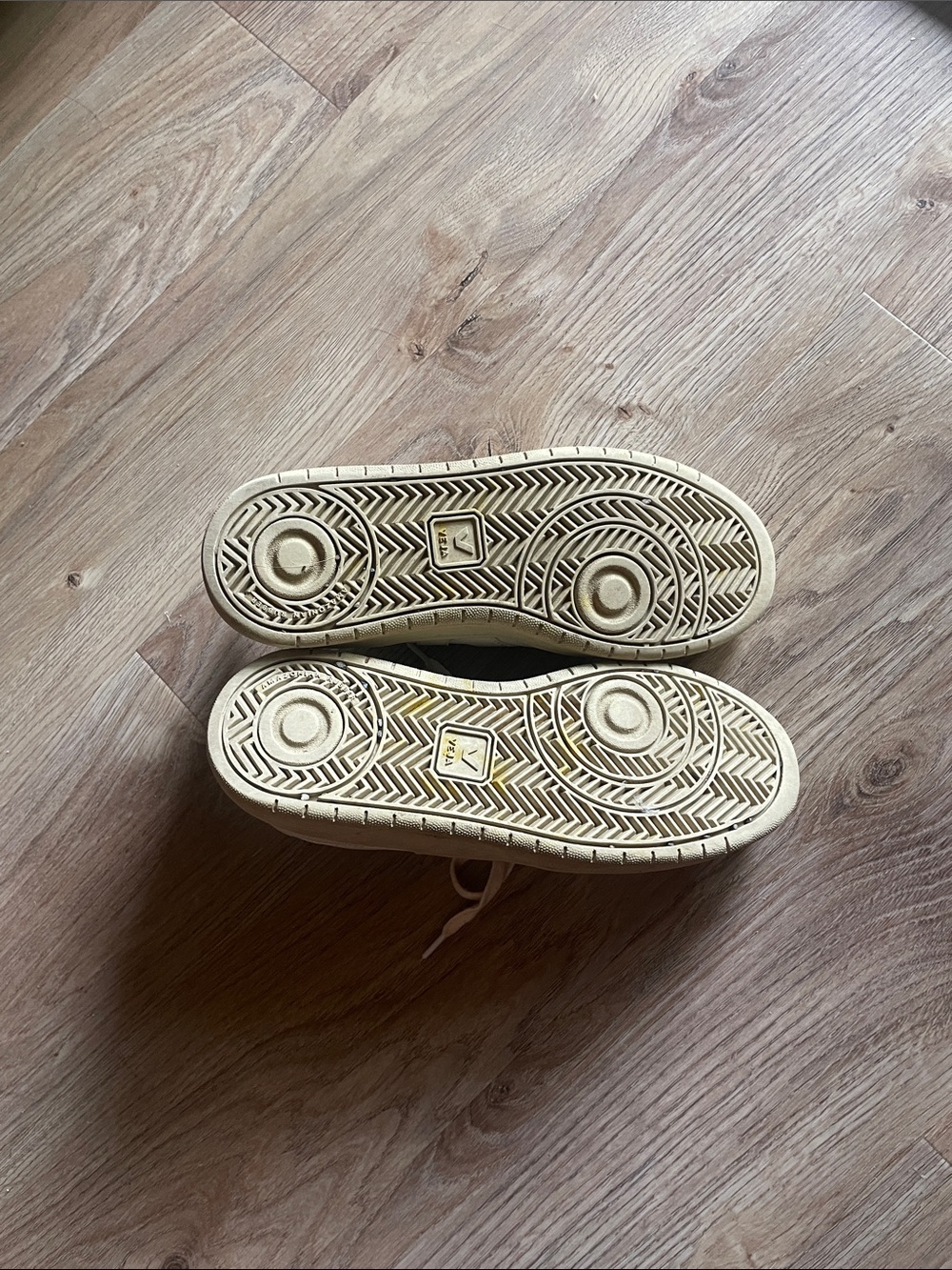 Veja Lace-Up Sneakers - Picture 4 of 7